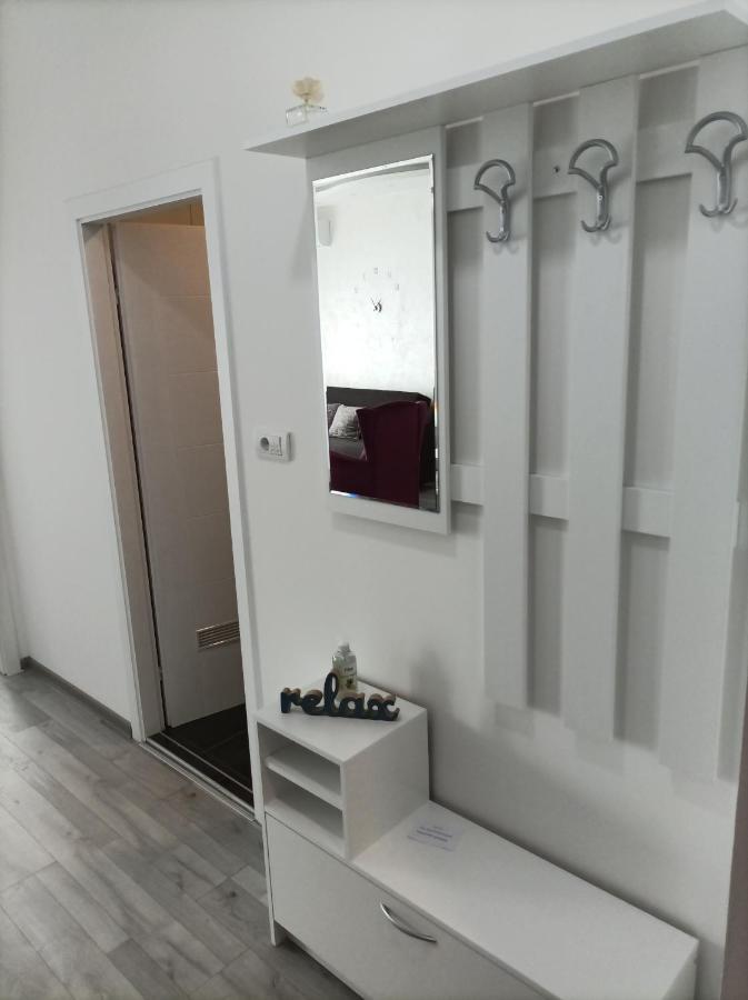 Indija Aaapartmani Indjija المظهر الخارجي الصورة