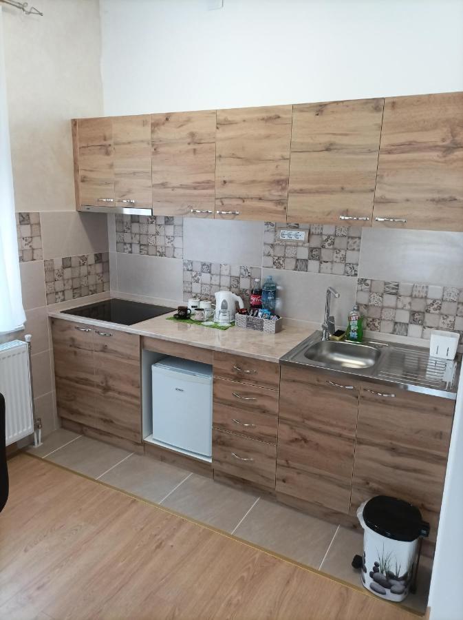 Indija Aaapartmani Indjija المظهر الخارجي الصورة
