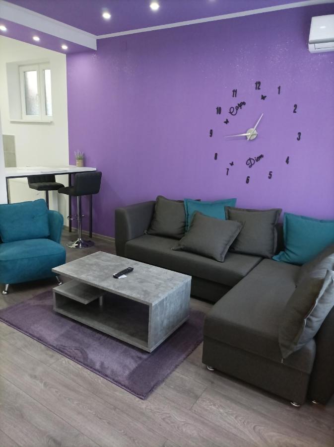 Indija Aaapartmani Indjija المظهر الخارجي الصورة